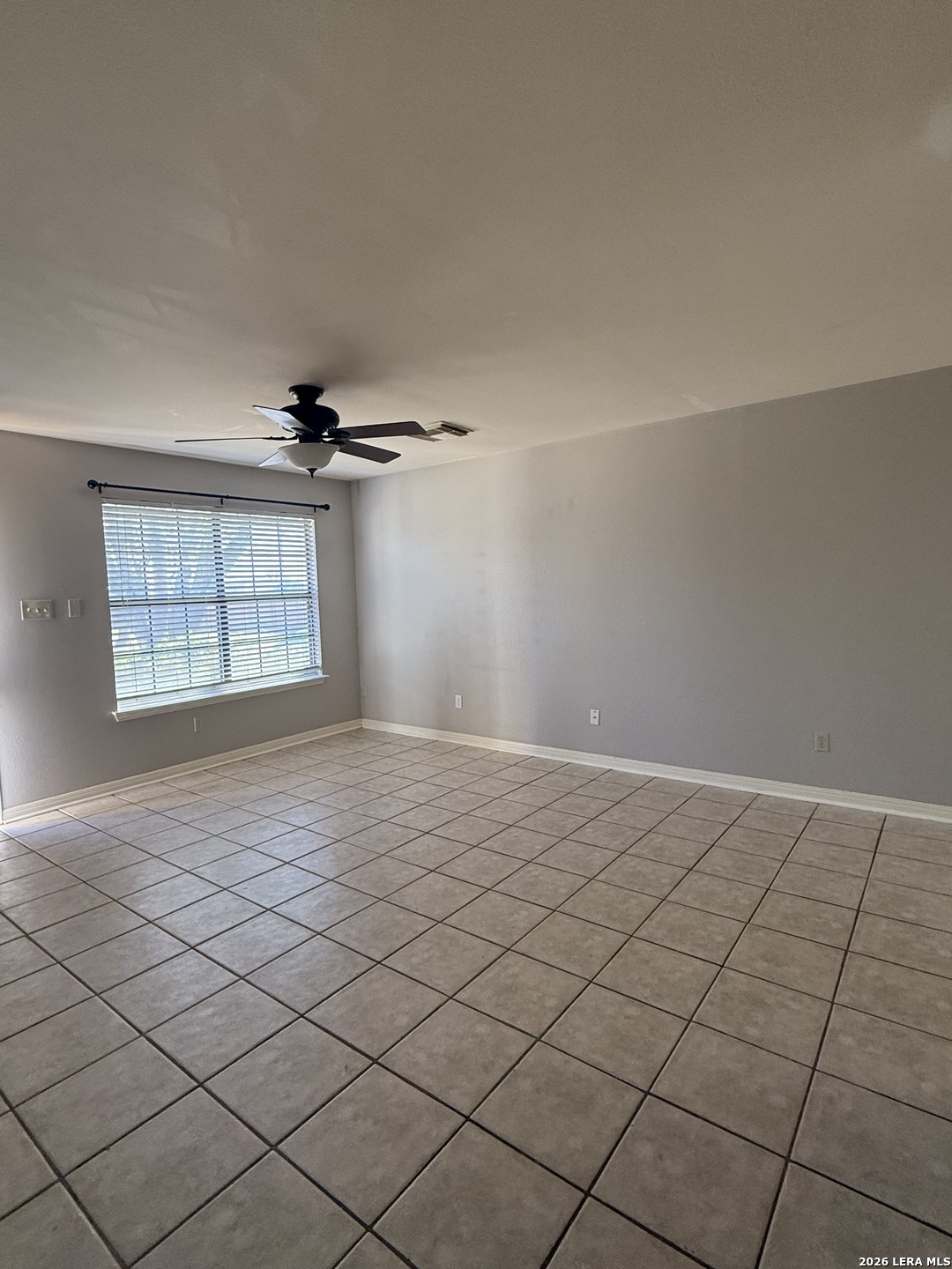 9140 Timber Path, Unit 802 San Antonio, TX 78250 - Photo 5 of 29 a view of an empty room and window