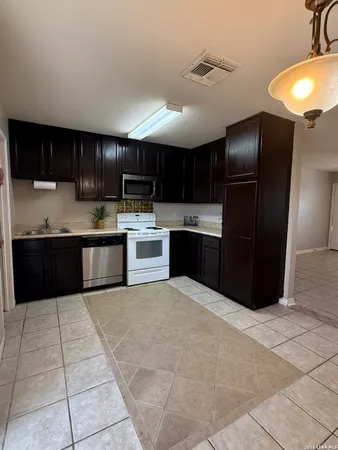 $148,500 | 9140 Timber Path, Unit 802, San Antonio, TX 78250