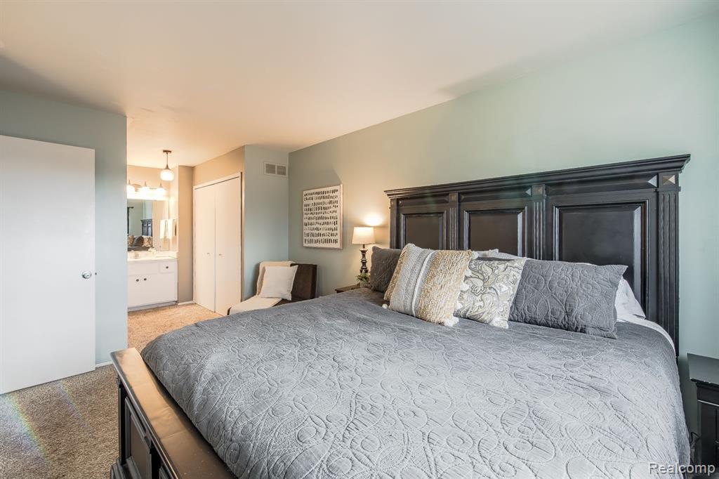 141 Stratford Lane Rochester Hills, MI 48309 - Photo 19 of 37
