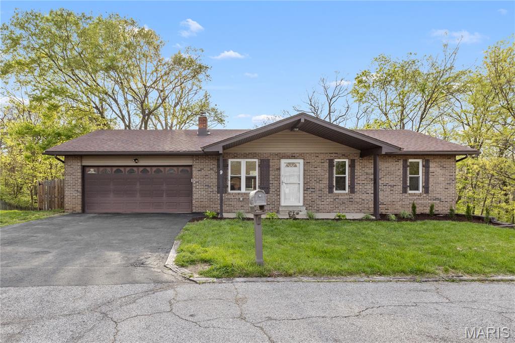 9 Chateau Lane Arnold, MO 63010 - Photo 2 of 24