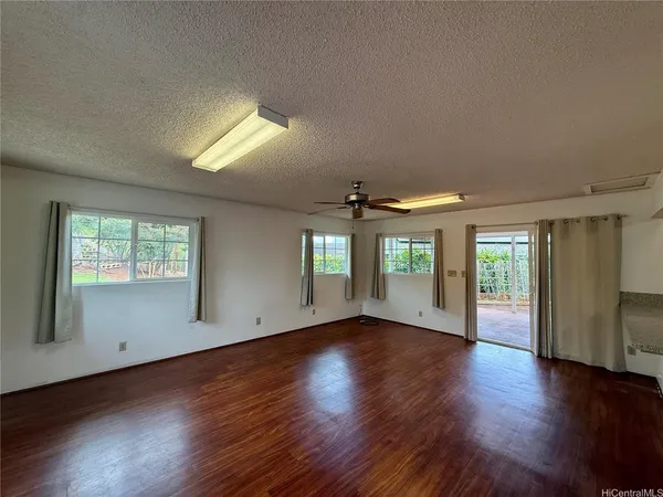 $3,500 | 94-744 Kupuohi Street, Waipahu, HI 96797