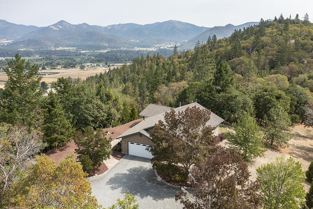 13245 Water Gap Road Williams, OR 97544 - Photo 7 of 45 7