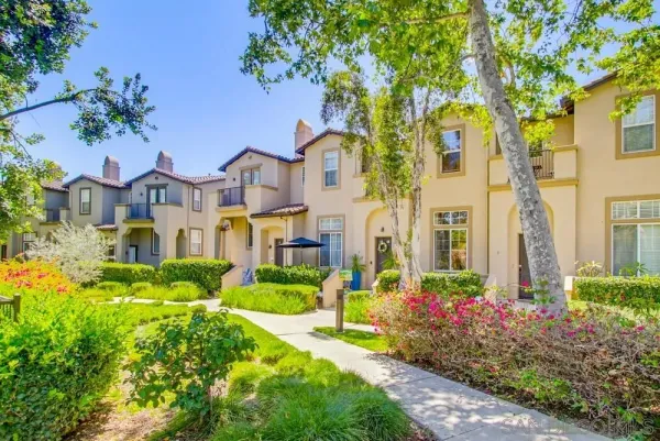$919,999 | 14672 Via Fiesta, Unit 3, San Diego, CA 92127