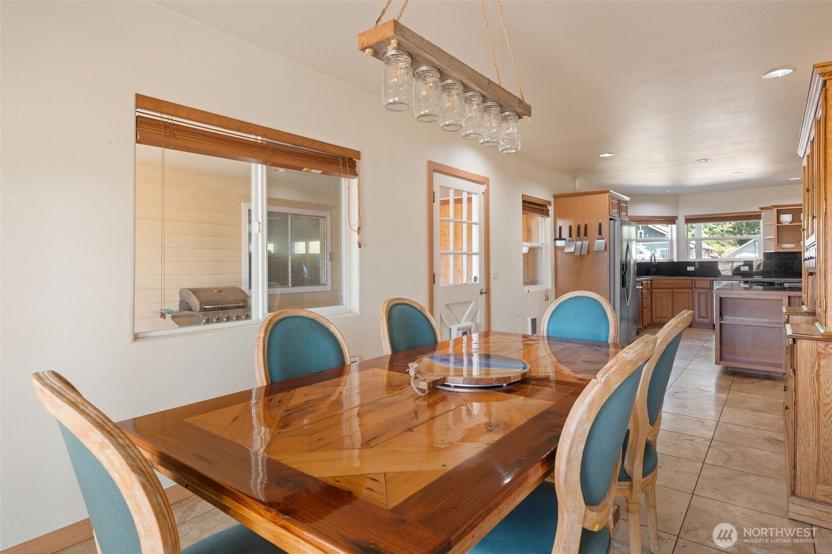 802 State Street Centralia, WA 98531 - Photo 16 of 40 a dining room with furniture and window