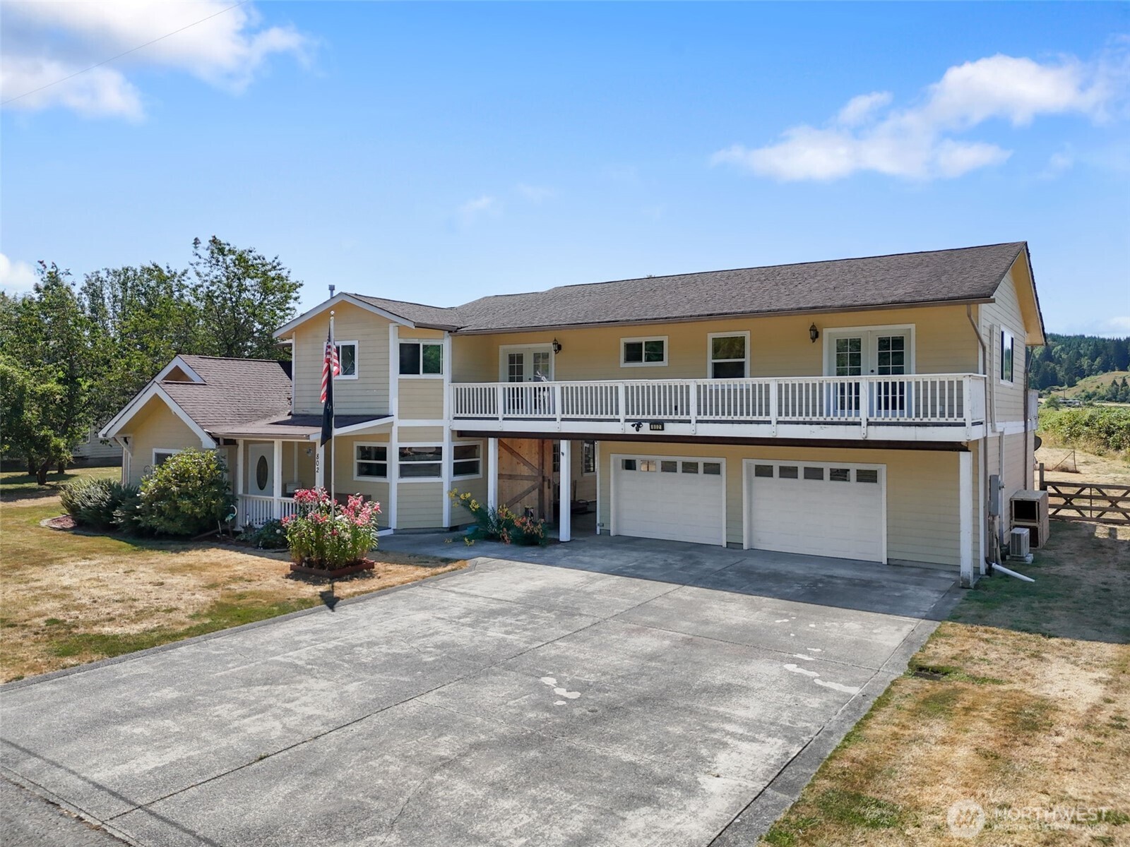 802 State Street Centralia, WA 98531 - Photo 2 of 40 a view of a house with a patio