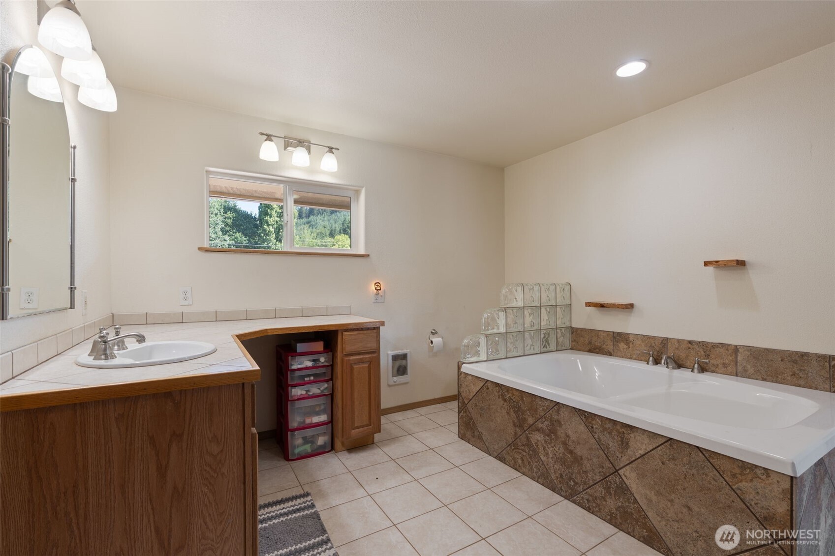 802 State Street Centralia, WA 98531 - Photo 26 of 40 a bathroom with a tub sink and a mirror