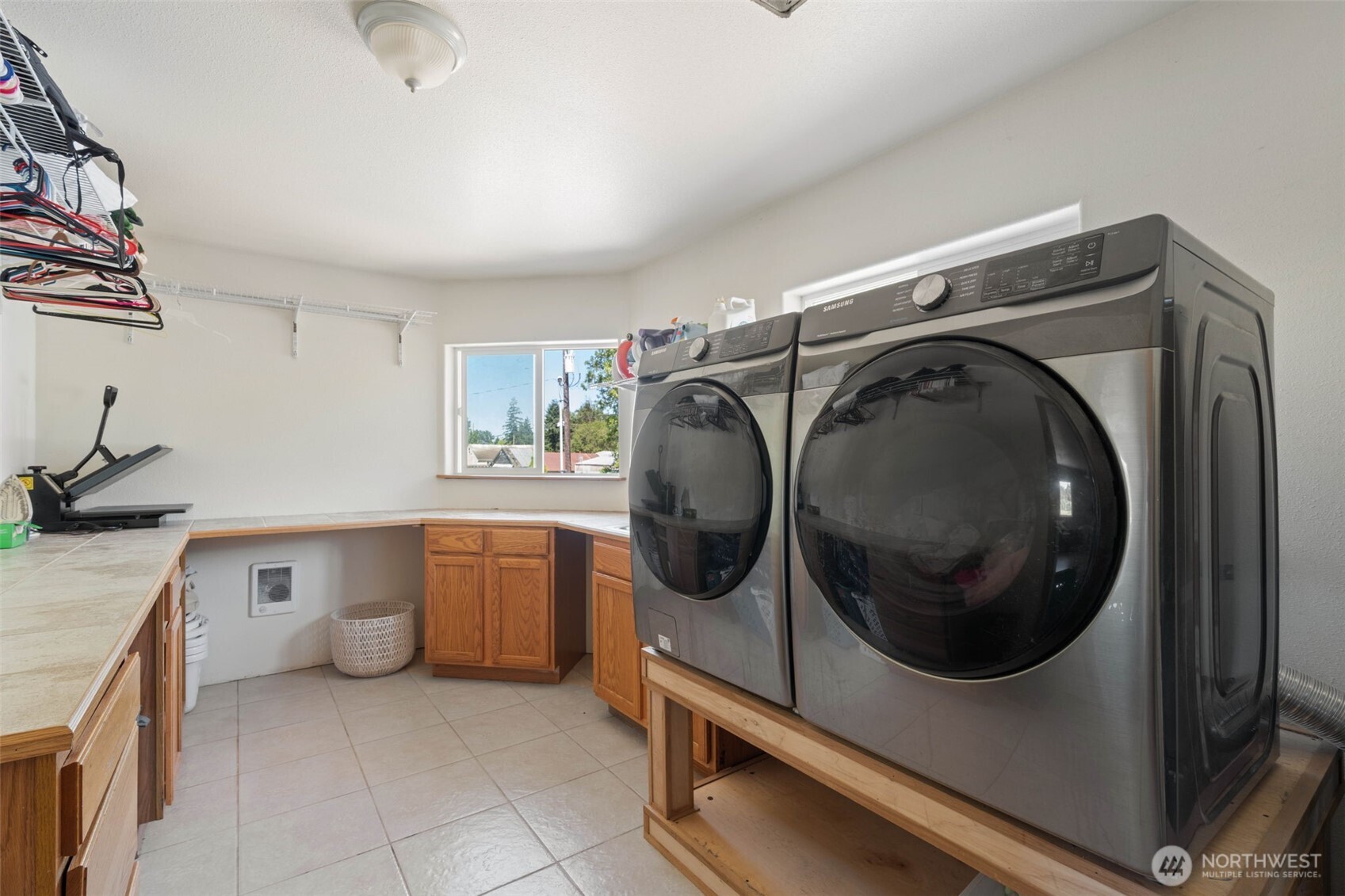 802 State Street Centralia, WA 98531 - Photo 28 of 40 a utility room with sink dryer and washer