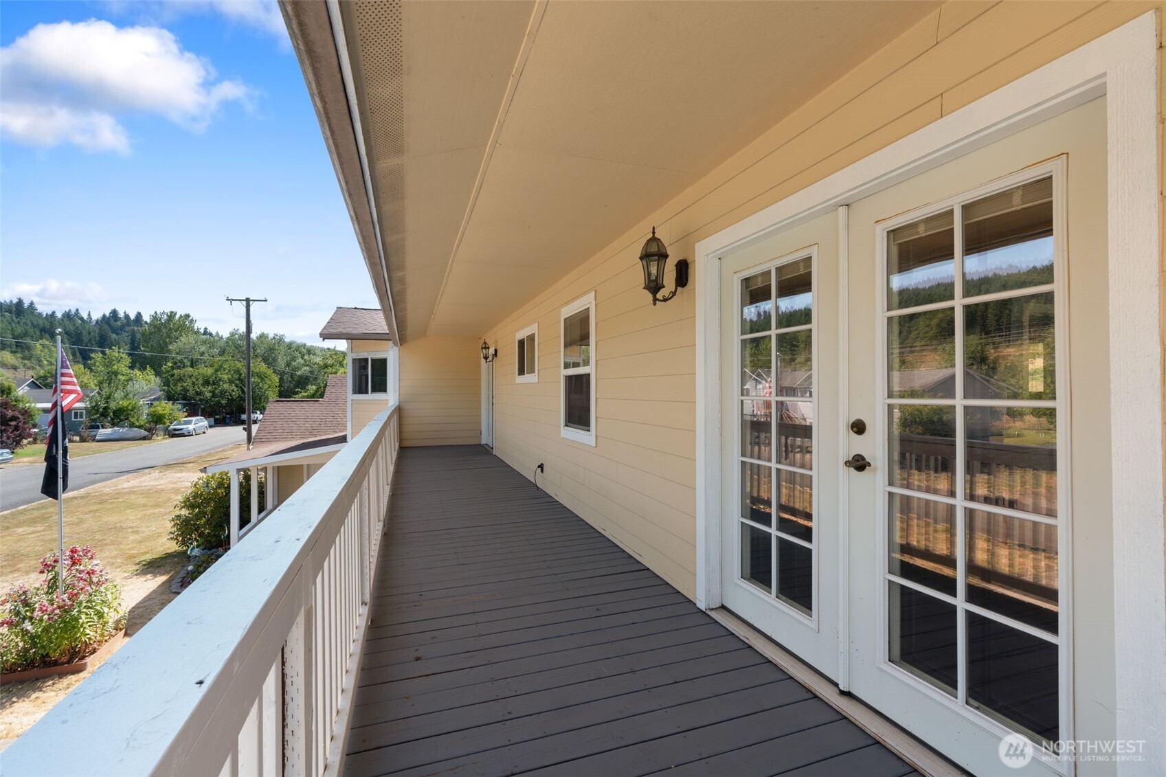 802 State Street Centralia, WA 98531 - Photo 29 of 40 a view of balcony and wooden floor