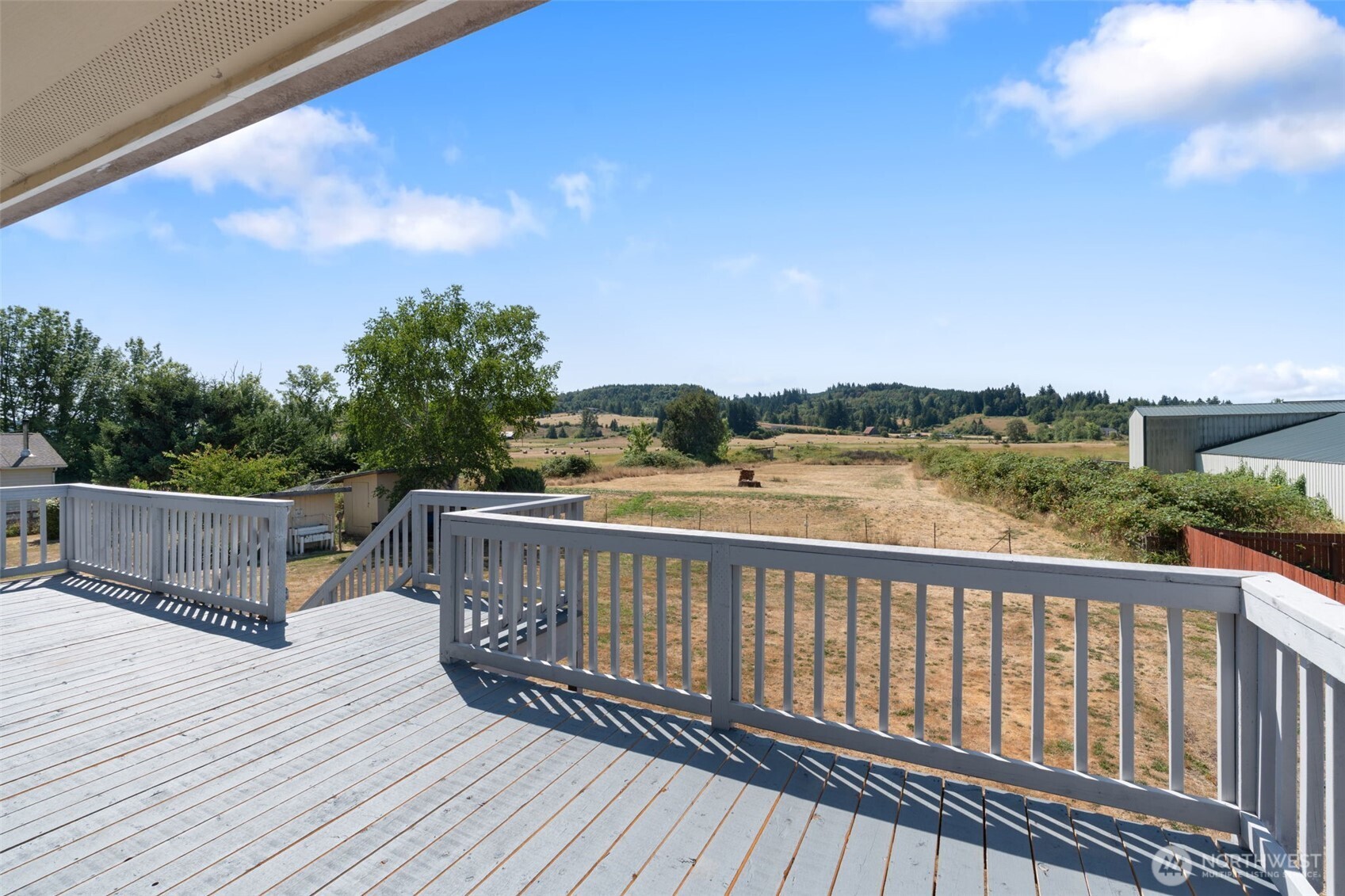 802 State Street Centralia, WA 98531 - Photo 30 of 40 a view of balcony with wooden floor and fence