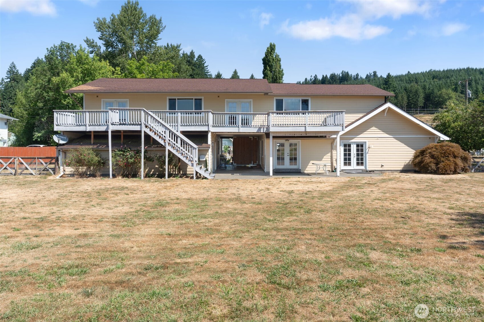 802 State Street Centralia, WA 98531 - Photo 33 of 40 a front view of a house with a yard