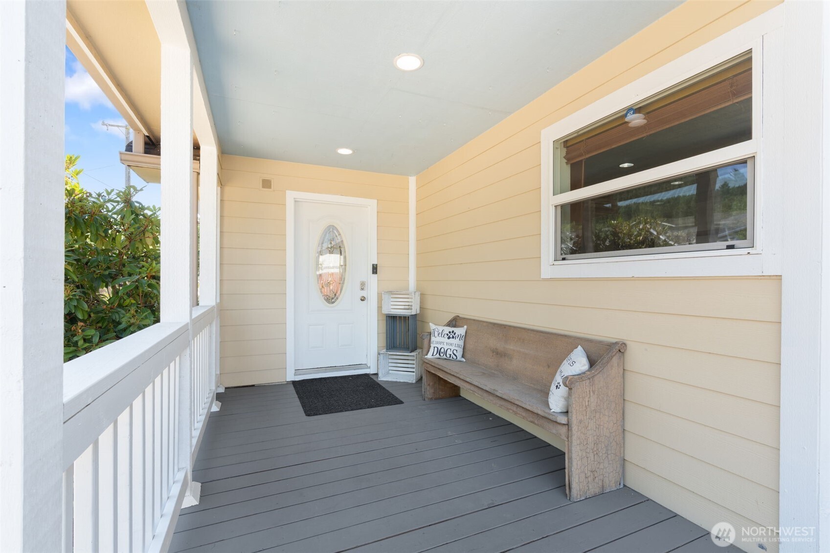 802 State Street Centralia, WA 98531 - Photo 4 of 40 a view of a living room and wooden floor