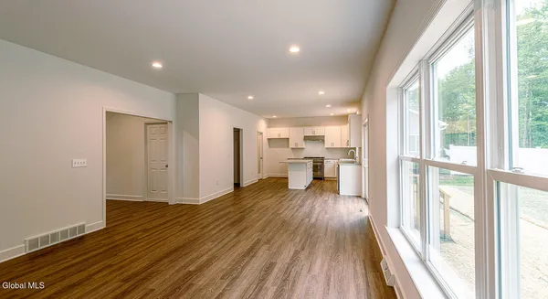 $640,900 | 38 Heritage Way, Bethlehem, NY 12158