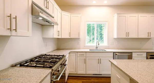 $640,900 | 38 Heritage Way, Bethlehem, NY 12158