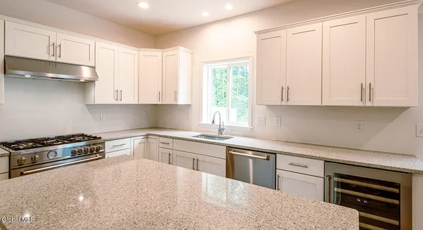 $640,900 | 38 Heritage Way, Bethlehem, NY 12158