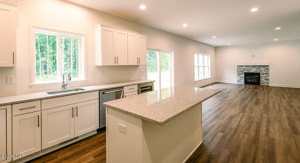 $640,900 | 38 Heritage Way, Bethlehem, NY 12158