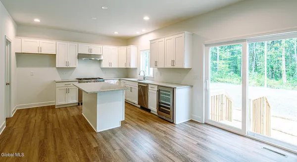 $640,900 | 38 Heritage Way, Bethlehem, NY 12158