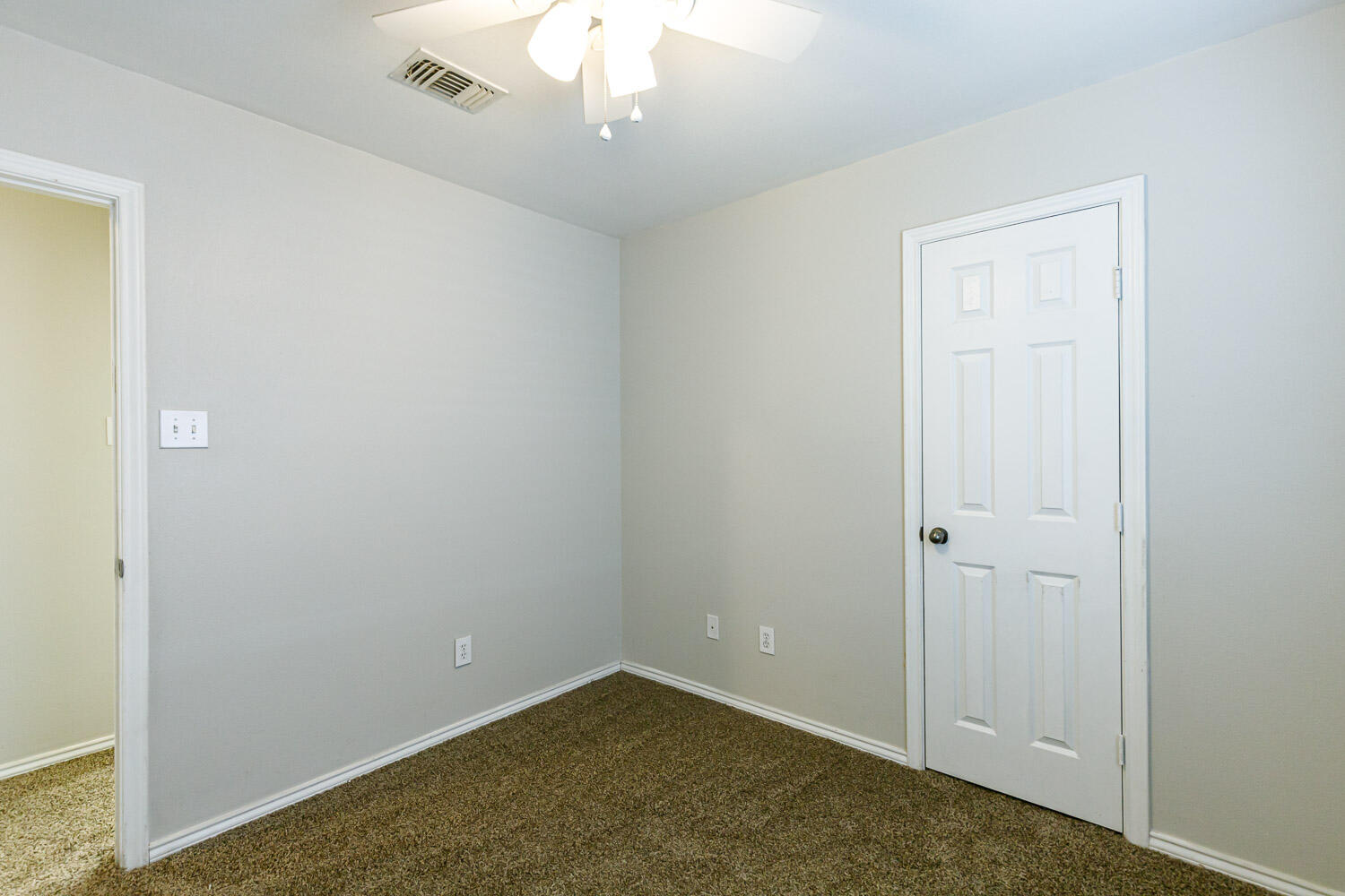 6520 92nd Street Lubbock, TX 79424 - Photo 28 of 30 an empty room with a chandelier fan