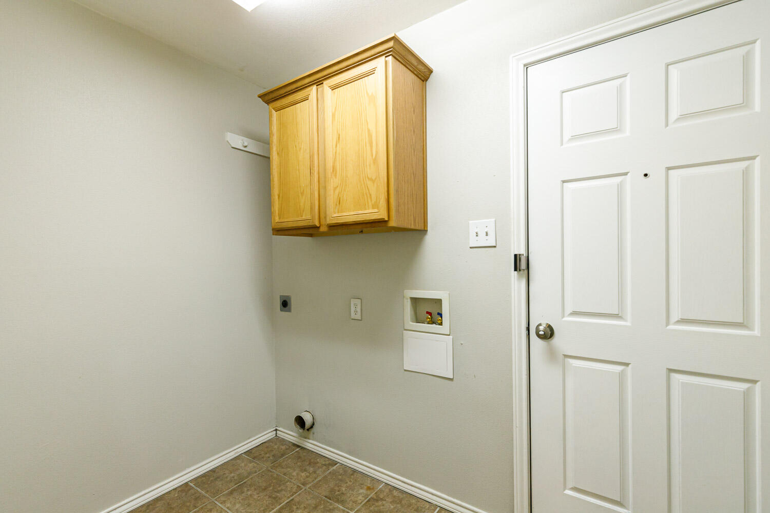 6520 92nd Street Lubbock, TX 79424 - Photo 30 of 30 a bathroom with a sink and a mirror