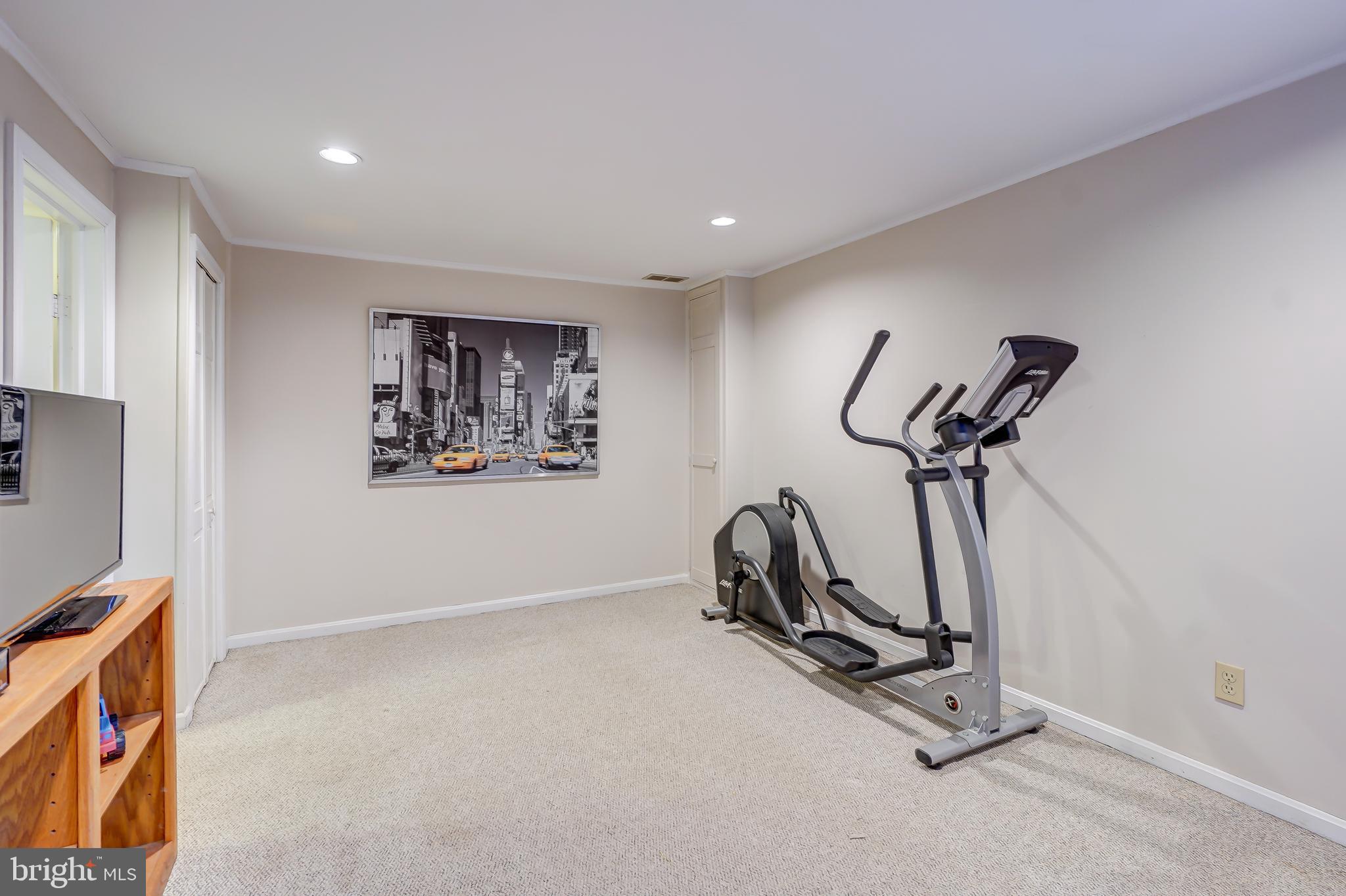 5308 Wakefield Road Bethesda, MD 20816 - Photo 32 of 38