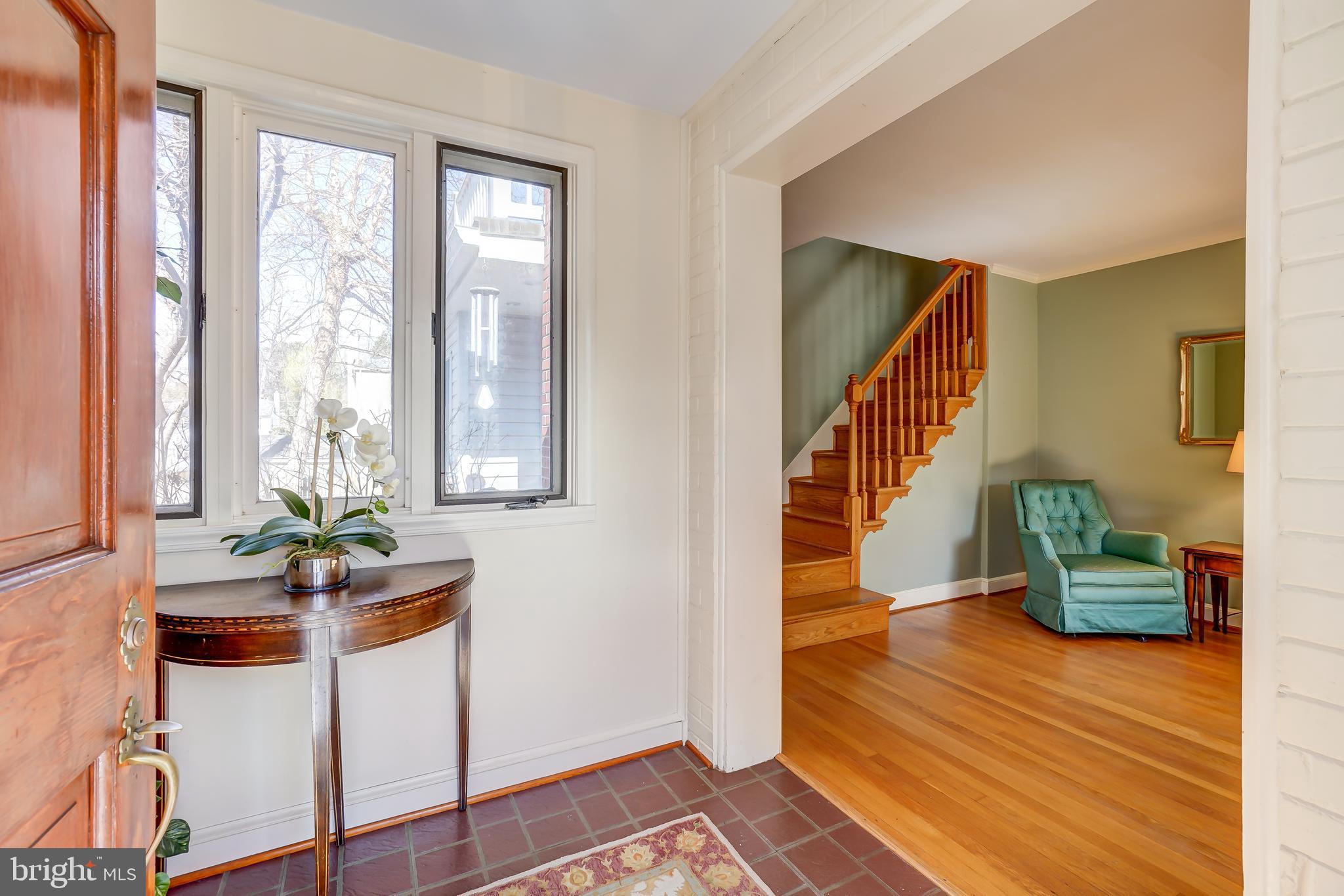 5308 Wakefield Road Bethesda, MD 20816 - Photo 4 of 38