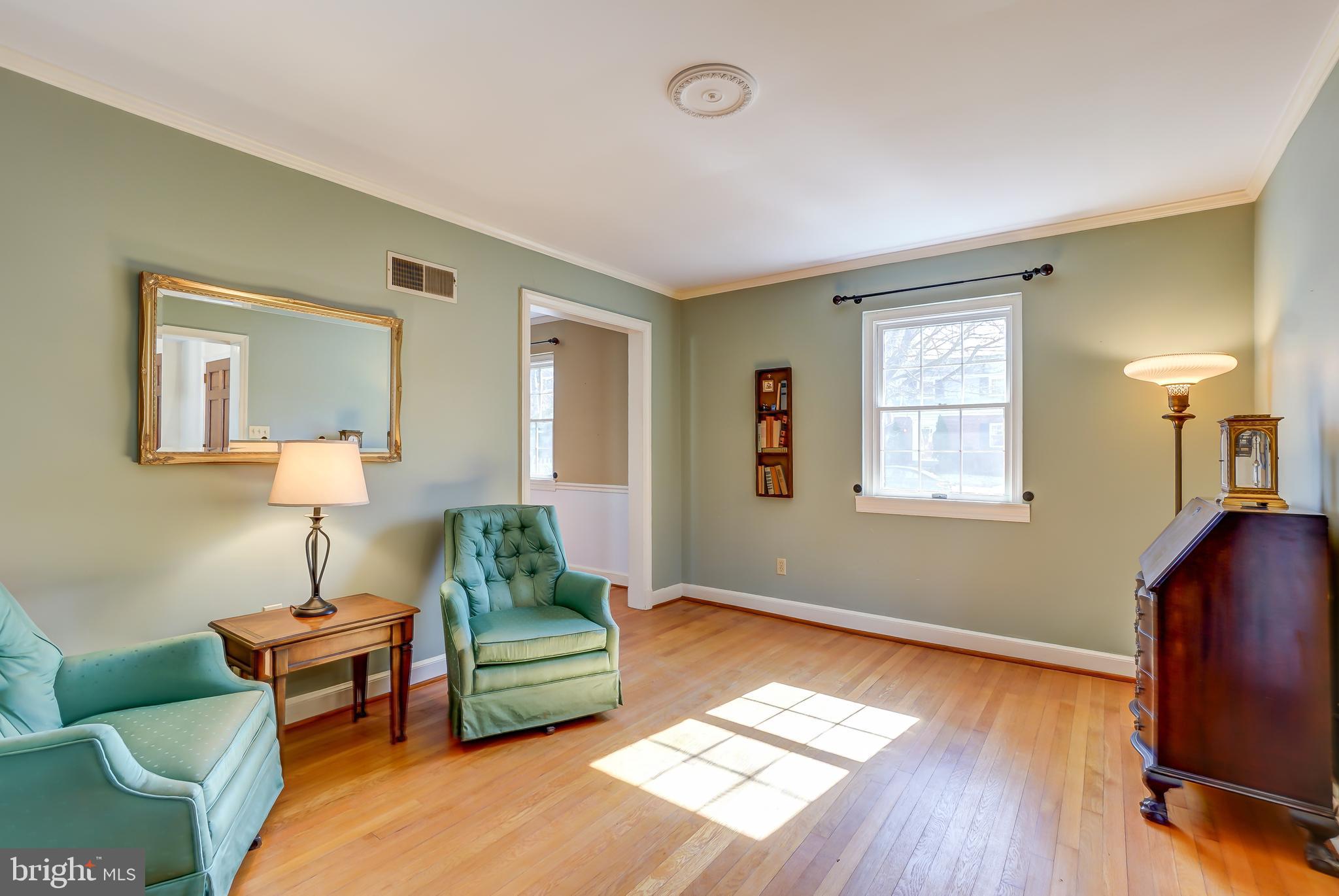 5308 Wakefield Road Bethesda, MD 20816 - Photo 6 of 38