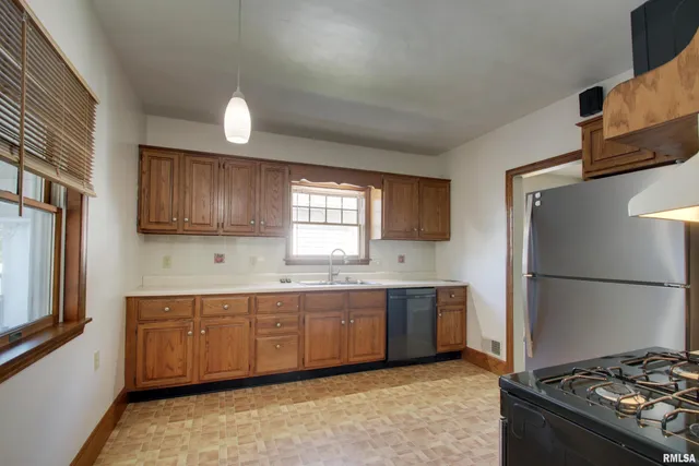 $155,000 | 1512 Locust Street, Quincy, IL 62301