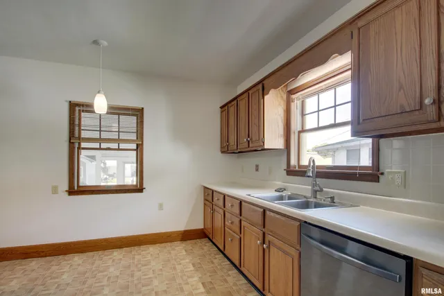 $155,000 | 1512 Locust Street, Quincy, IL 62301