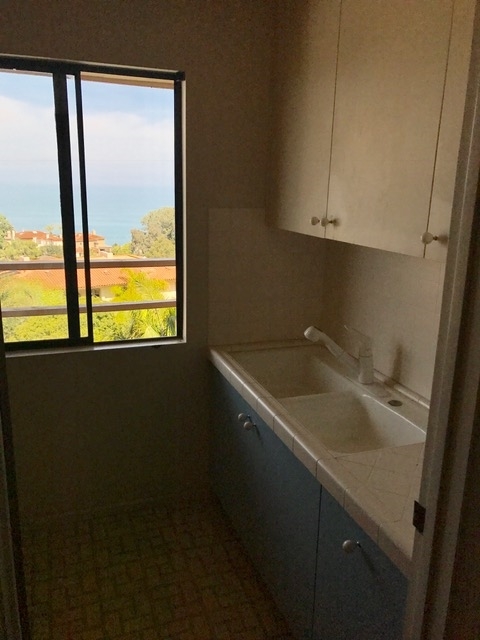 1598 Kearsarge Road La Jolla, CA 92037 - Photo 22 of 25 laundry room