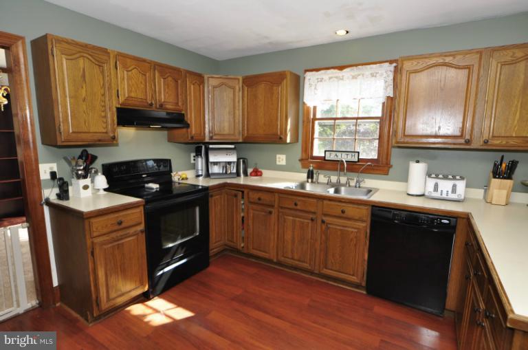 6779 Riley Road Warrenton, VA 20187 - Photo 13 of 30 Kitchen