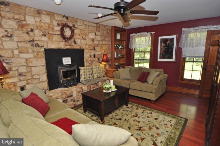 6779 Riley Road Warrenton, VA 20187 - Photo 21 of 30 Family Room