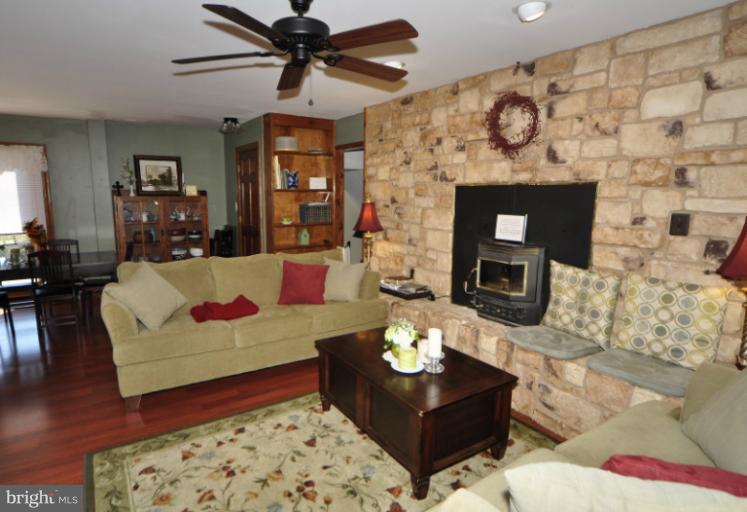 6779 Riley Road Warrenton, VA 20187 - Photo 23 of 30 Family Room
