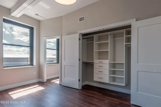 $1,909 | 90 State Street, Albany, NY 12207