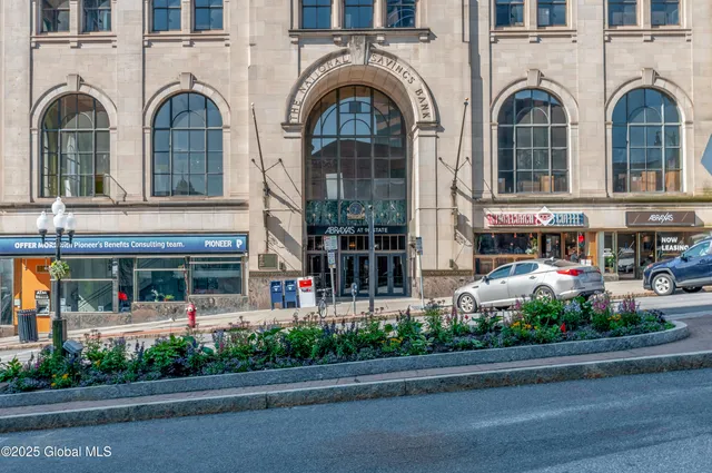 $1,909 | 90 State Street, Albany, NY 12207