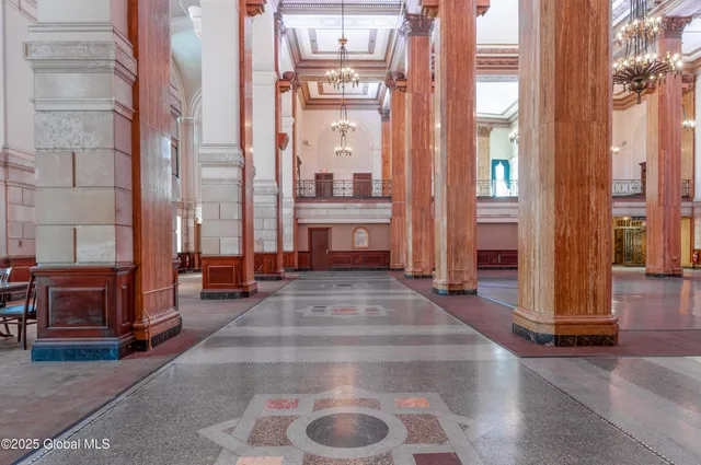 $1,909 | 90 State Street, Albany, NY 12207