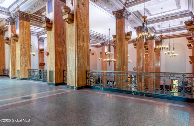 $1,909 | 90 State Street, Albany, NY 12207