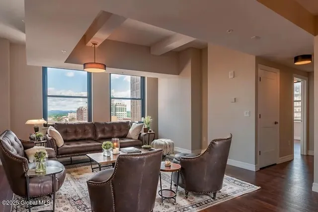 $1,909 | 90 State Street, Albany, NY 12207