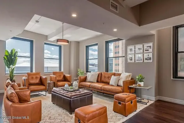 $1,909 | 90 State Street, Albany, NY 12207