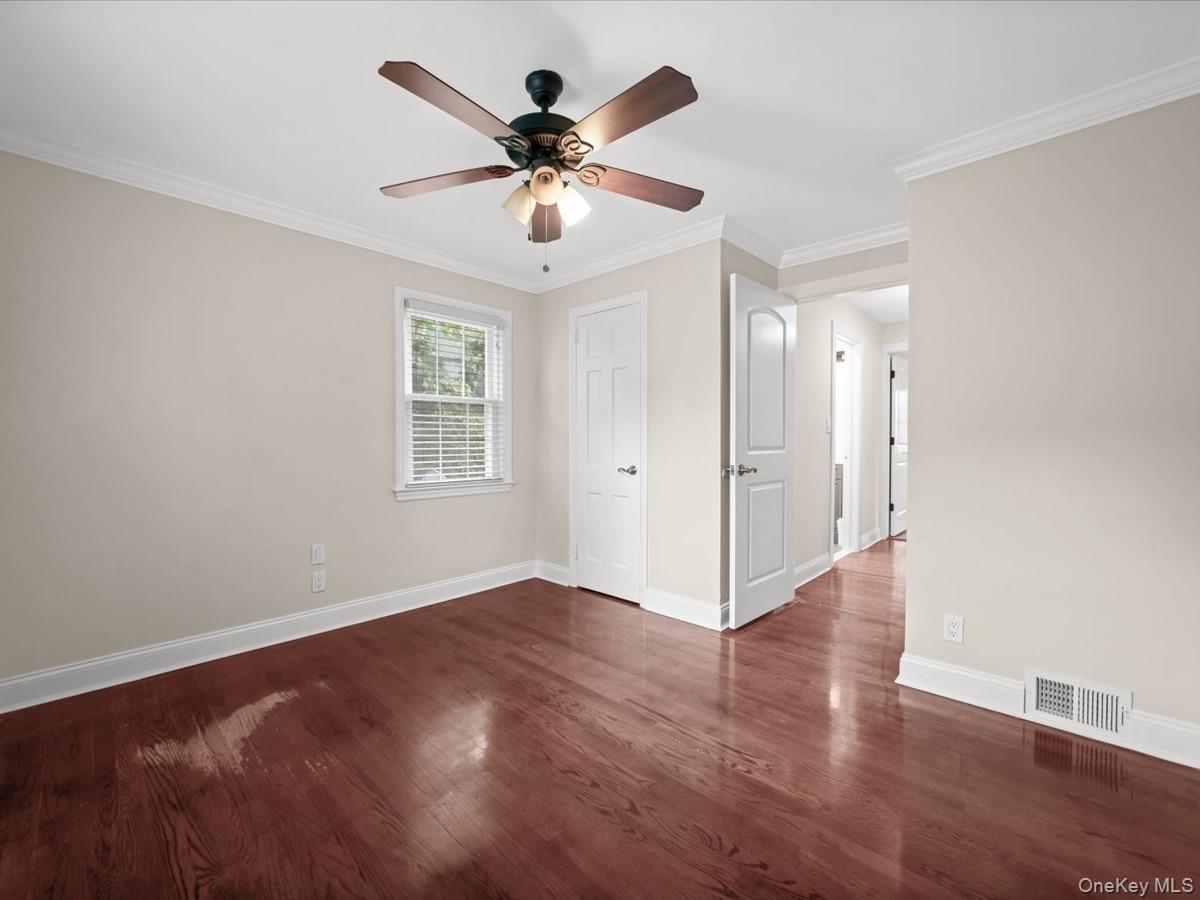 17 Pinewood Road Manhasset, NY 11030 - Photo 25 of 45