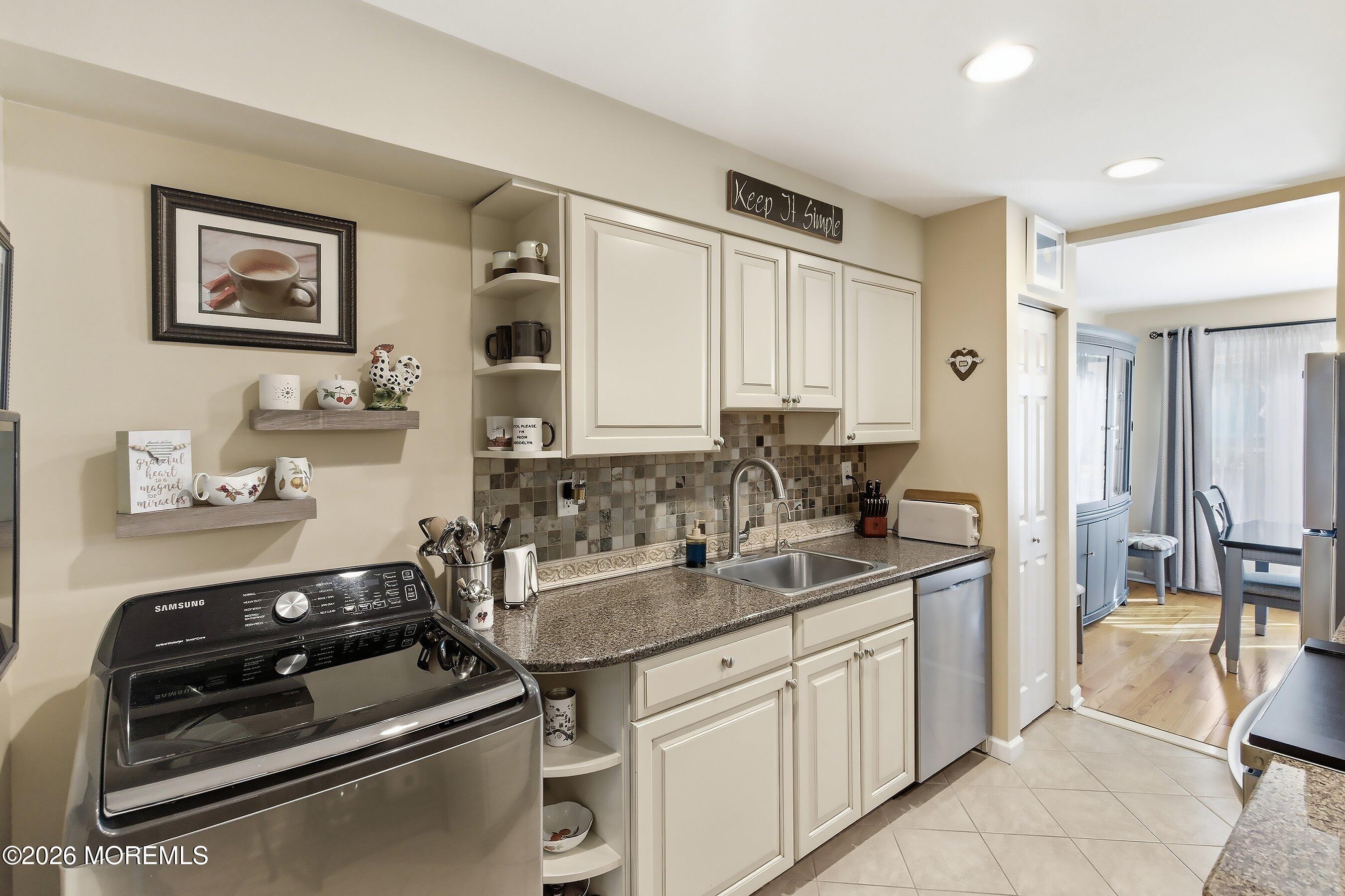 200 Portland Road, Unit E20 Highlands, NJ 07732 - Photo 10 of 22 09-Kitchen 3