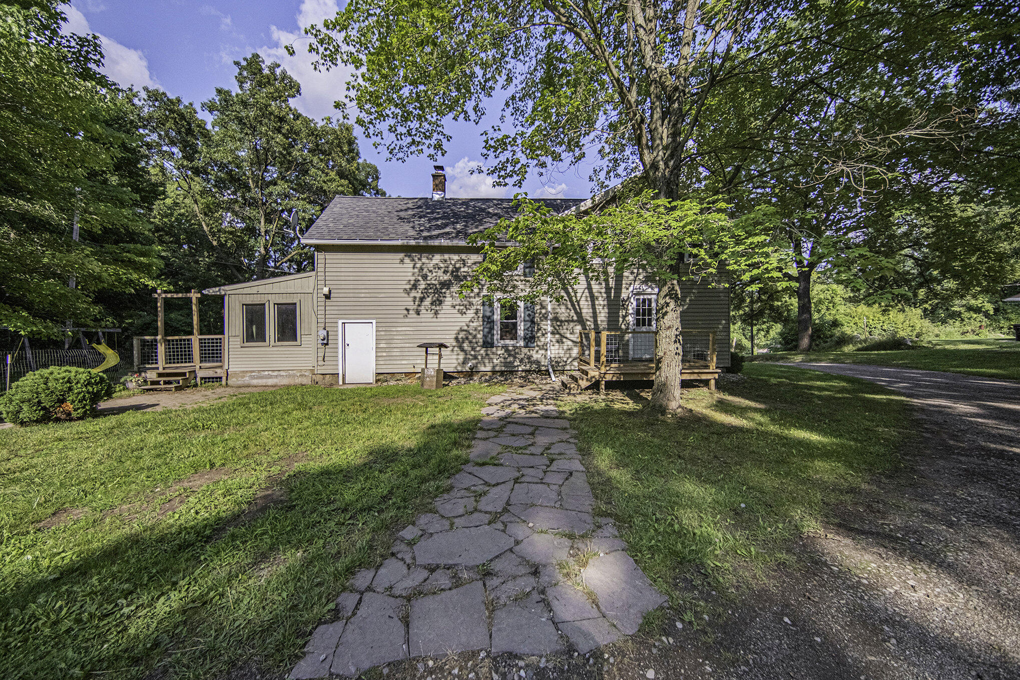 4002 Wellman Road Parma, MI 49269 - Photo 23 of 34 Walkway