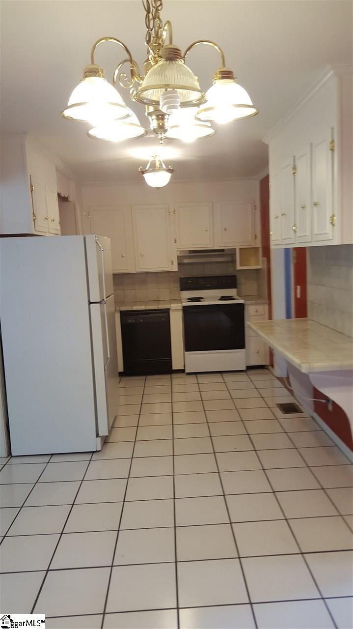 19 Farmington Road Greenville, SC 29605 - Photo 3 of 17