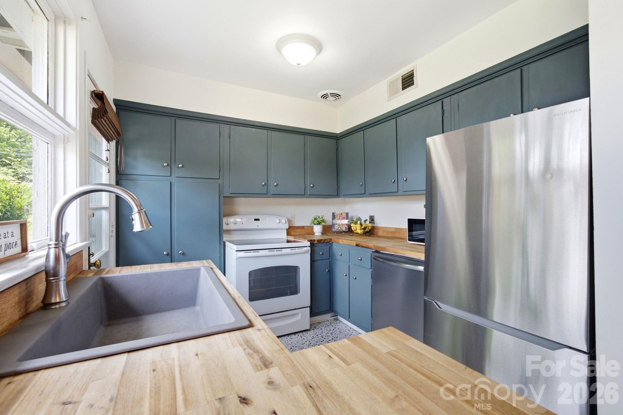 4227 Cheltenham Road Charlotte, NC 28211 - Photo 12 of 28 Gallery Image 12