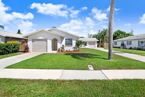 $2,200 | 3166 Downing Street, Clearwater, FL 33759
