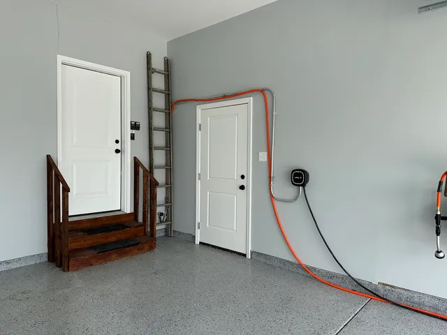 $825,000 | 9014 Gloucester Road, Woodridge, IL 60517