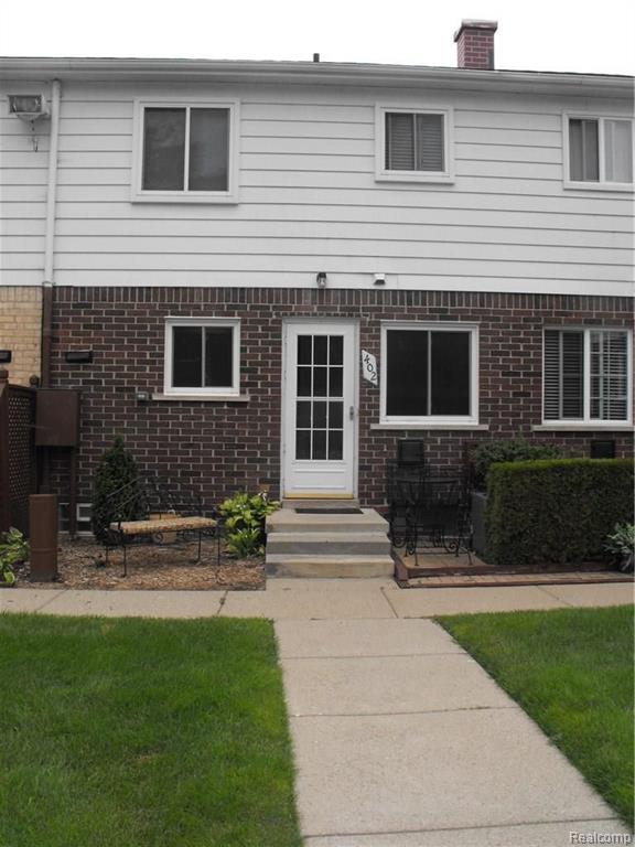 402 Baldwin Avenue Rochester, MI 48307 - Photo 3 of 40