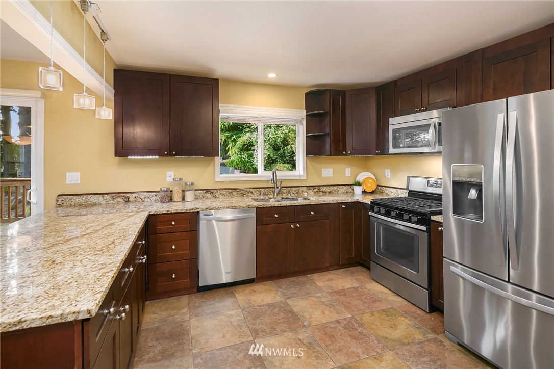 9903 232nd Street Southwest Edmonds, WA 98020 - Photo 9 of 25 Gallery Image 9