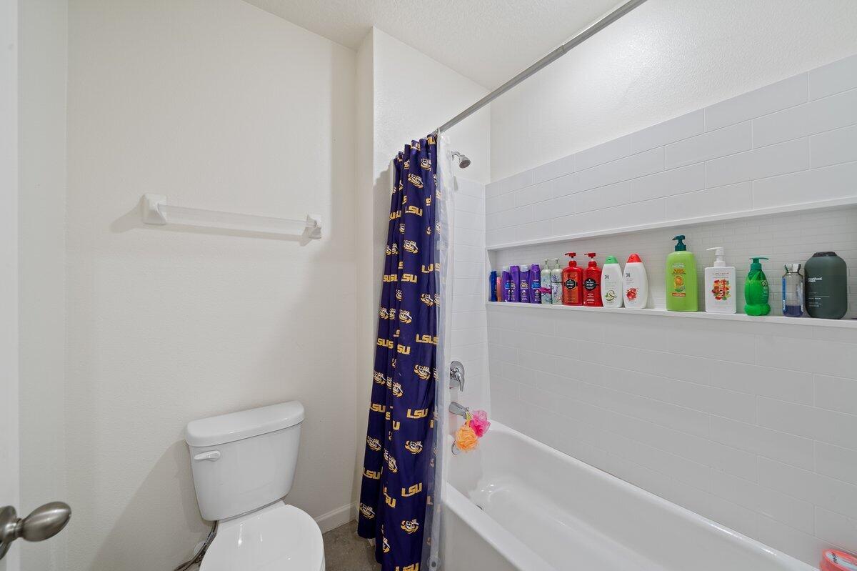 1652 Saxton Road Cocoa, FL 32926 - Photo 26 of 30 a bathroom with a toilet and a bathtub