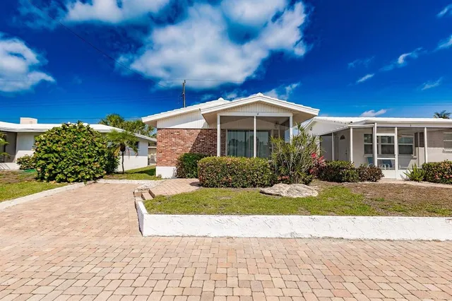 $7,470 | 6020 Midnight Pass Road, Unit 4, Sarasota, FL 34242