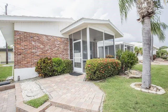 $7,470 | 6020 Midnight Pass Road, Unit 4, Sarasota, FL 34242