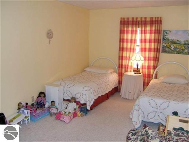 3646 Manchester Road Traverse City, MI 49686 - Photo 11 of 21 1741426-10.JPG